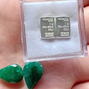 2g valcambi Sussie silver + 2x Pear Cut Emeralds (Natural)